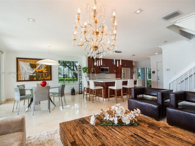 Дом в аренду по адресу 6407 NW 109th Ave 6407 - фото 7486326