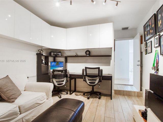 Дом в аренду по адресу 6407 NW 109th Ave 6407 - фото 7486328