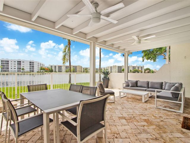 Дом в аренду по адресу 6407 NW 109th Ave 6407 - фото 7486329