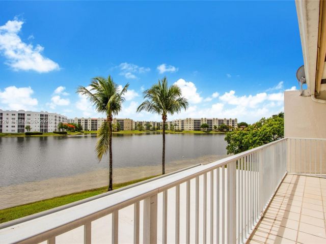 Дом в аренду по адресу 6407 NW 109th Ave 6407 - фото 7486333