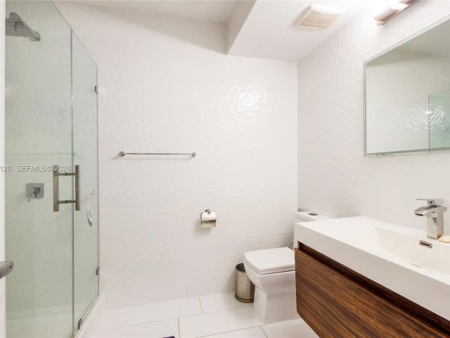 Дом в аренду по адресу 6407 NW 109th Ave 6407 - фото 7486336