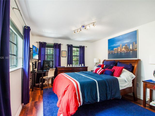 Дом в аренду по адресу 6407 NW 109th Ave 6407 - фото 7486337