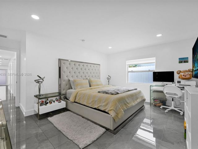 Продажа дома по адресу 4430 NW 23rd Ave - фото 7463951