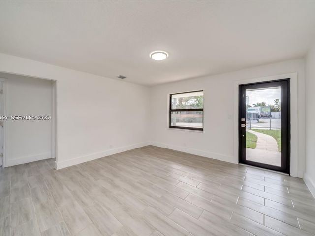 Продажа дома по адресу 2447 FLETCHER ST - фото 7474917