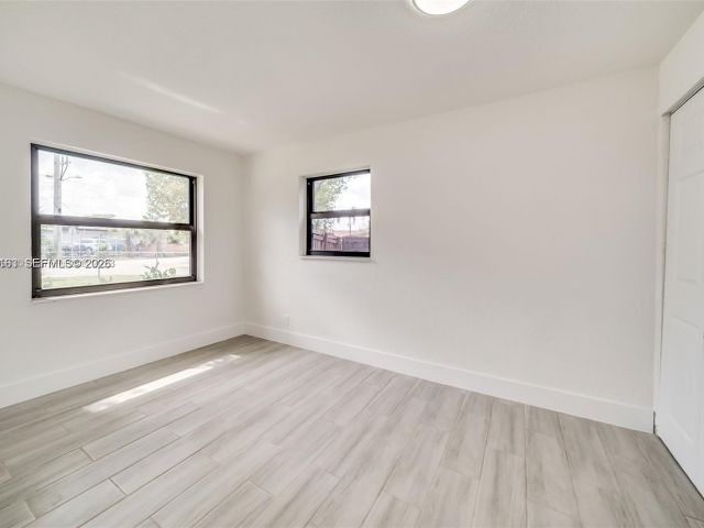 Продажа дома по адресу 2447 FLETCHER ST - фото 7474923