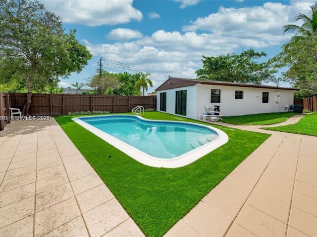 Продажа дома по адресу 2447 FLETCHER ST - фото 7474925