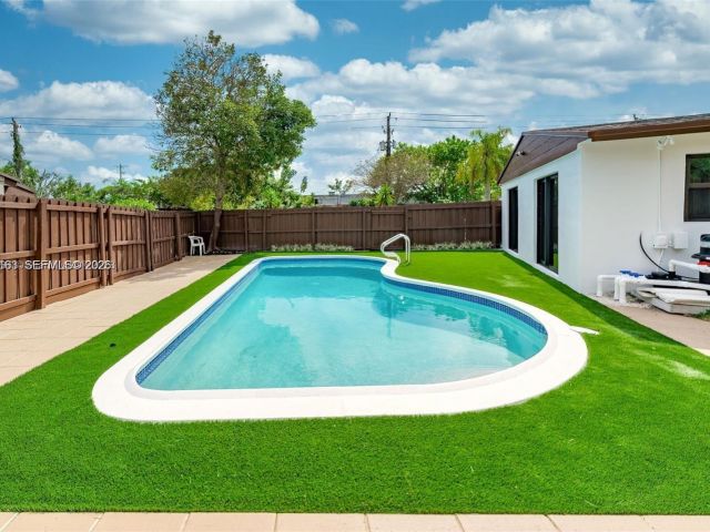 Продажа дома по адресу 2447 FLETCHER ST - фото 7474926