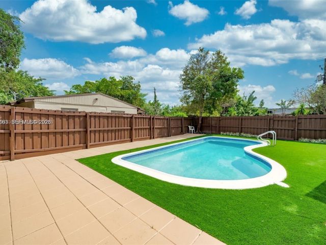 Продажа дома по адресу 2447 FLETCHER ST - фото 7474927