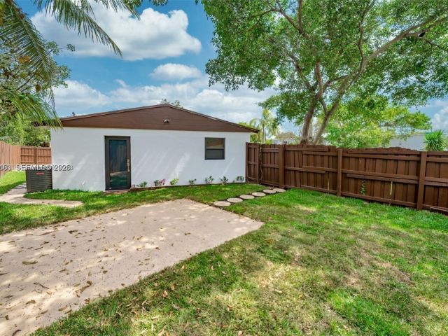 Продажа дома по адресу 2447 FLETCHER ST - фото 7474929