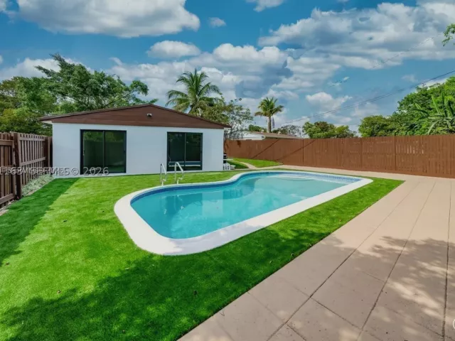 Продажа дома по адресу 2447 FLETCHER ST - фото 9342364