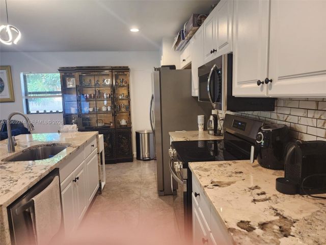 Продажа дома по адресу 413 SW 10th St - фото 7476243