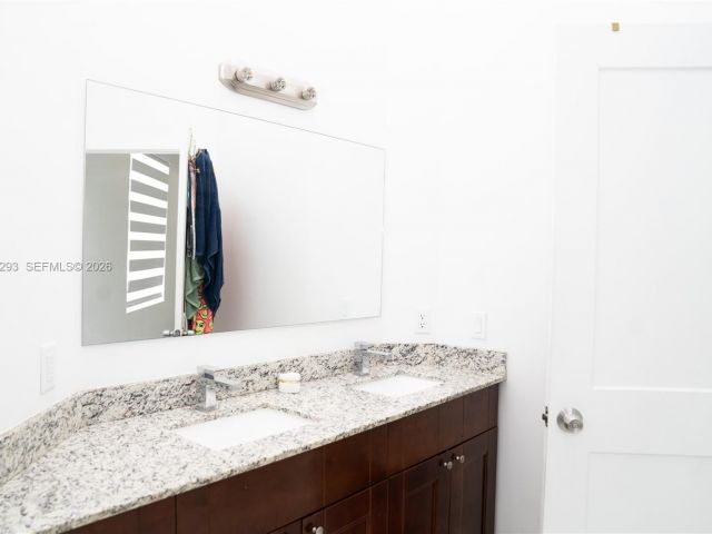 Продажа дома по адресу 27561 SW 162nd Ct - фото 7461172