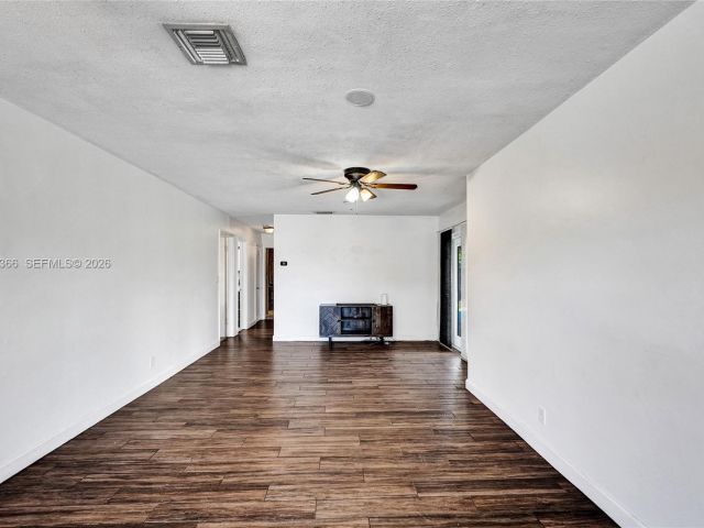 Продажа дома по адресу 7570 Johnson St - фото 7474881