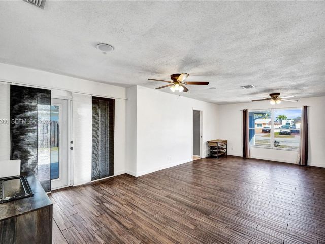 Продажа дома по адресу 7570 Johnson St - фото 7474883