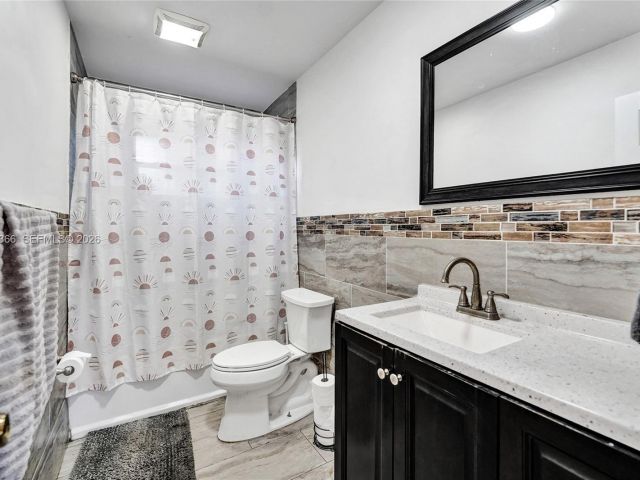 Продажа дома по адресу 7570 Johnson St - фото 7474884