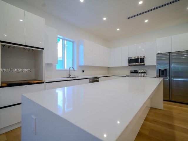 Продажа дома по адресу 112 NW 24th Ct - фото 7515392