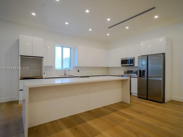 Продажа дома по адресу 112 NW 24th Ct - фото 7515397