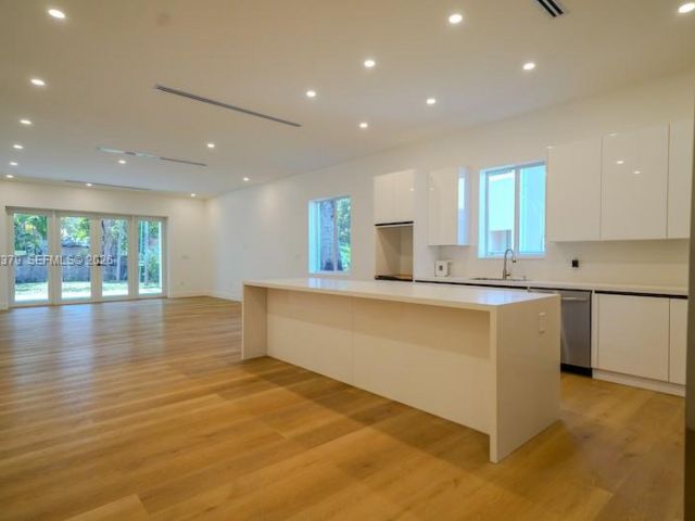 Продажа дома по адресу 112 NW 24th Ct - фото 7515399