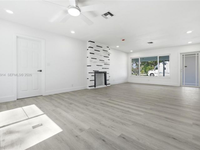 Продажа дома по адресу 2856 N Funston St - фото 7474900