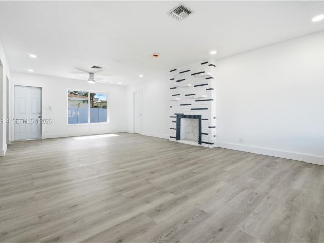 Продажа дома по адресу 2856 N Funston St - фото 7474903