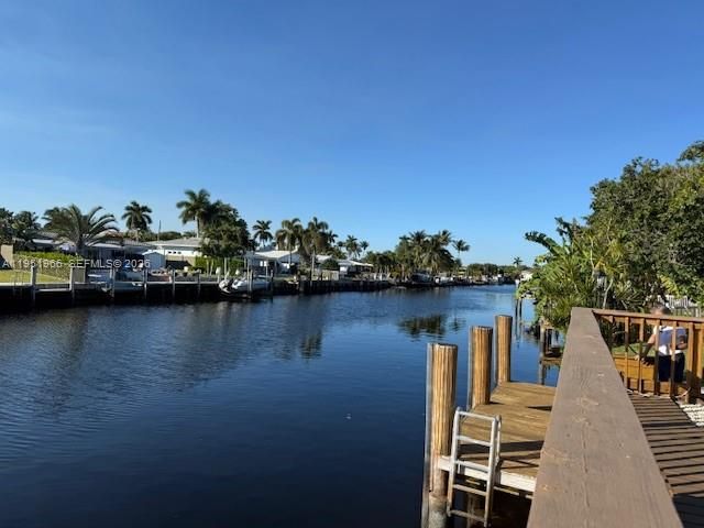 Продажа дома по адресу 411 SE 6th Ave - фото 7478805