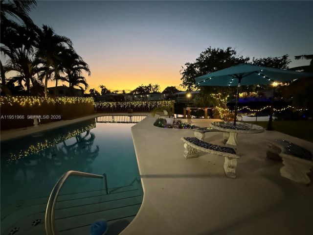 Продажа дома по адресу 411 SE 6th Ave - фото 7478813