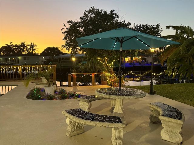 Продажа дома по адресу 411 SE 6th Ave - фото 7478814