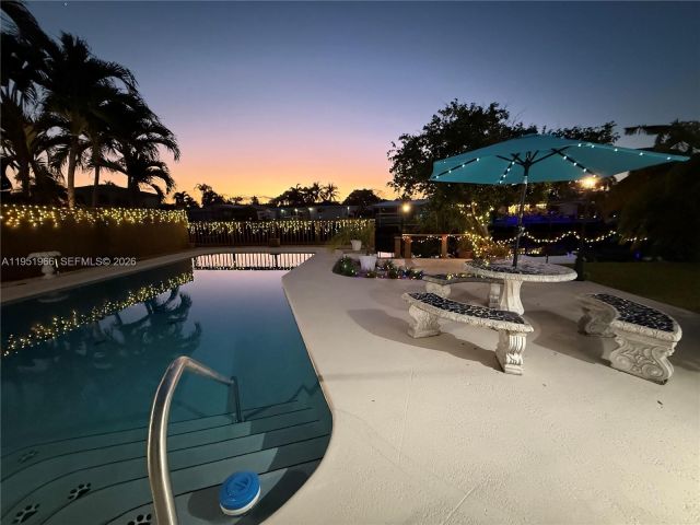 Продажа дома по адресу 411 SE 6th Ave - фото 7478815