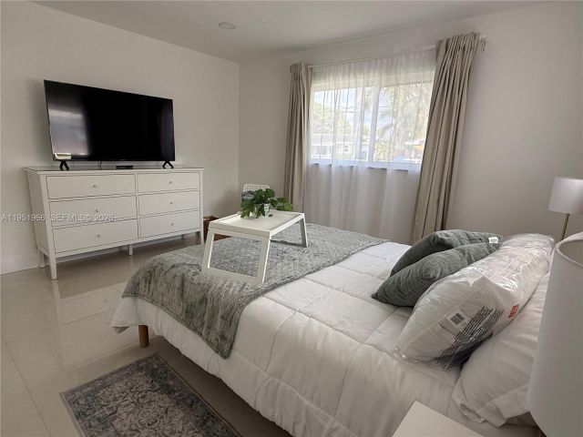 Продажа дома по адресу 411 SE 6th Ave - фото 7478821