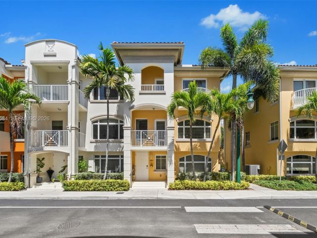 Дом в аренду по адресу 18413 NE 27th Ct 18413 - фото 7476359