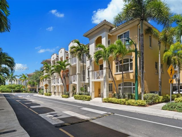 Дом в аренду по адресу 18413 NE 27th Ct 18413 - фото 7476360