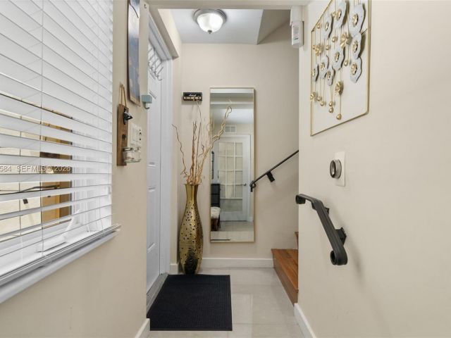 Дом в аренду по адресу 18413 NE 27th Ct 18413 - фото 7476362