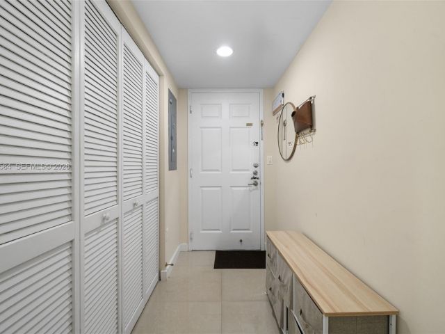 Дом в аренду по адресу 18413 NE 27th Ct 18413 - фото 7476363