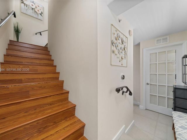 Дом в аренду по адресу 18413 NE 27th Ct 18413 - фото 7476364