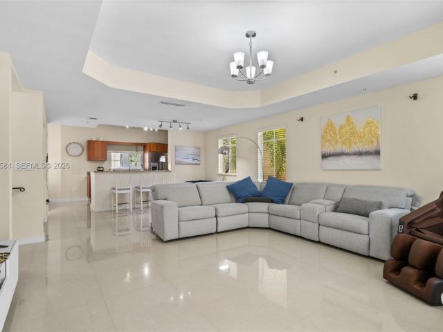 Дом в аренду по адресу 18413 NE 27th Ct 18413 - фото 7476368