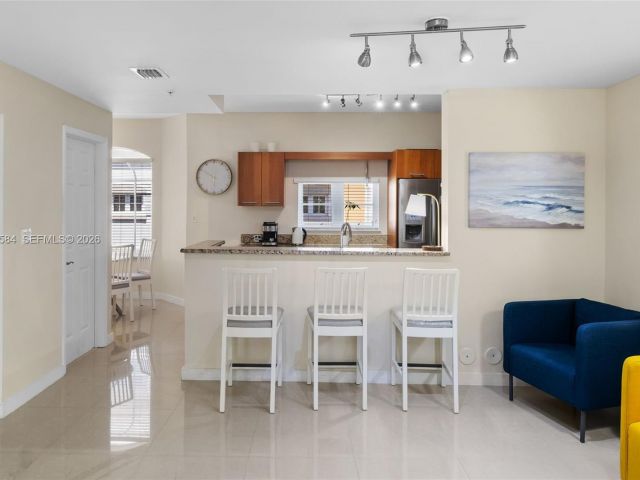 Дом в аренду по адресу 18413 NE 27th Ct 18413 - фото 7476369