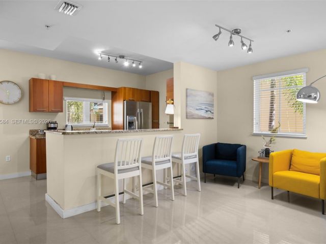 Дом в аренду по адресу 18413 NE 27th Ct 18413 - фото 7476370