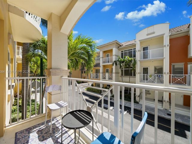 Дом в аренду по адресу 18413 NE 27th Ct 18413 - фото 7476377