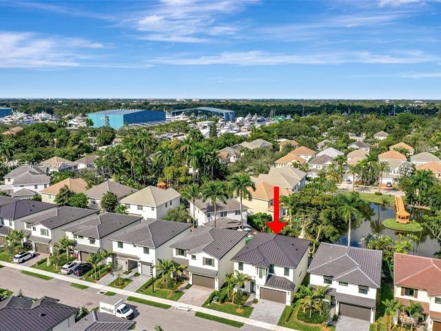 Дом в аренду по адресу 1427 SW 23rd St 1427 - фото 7483196