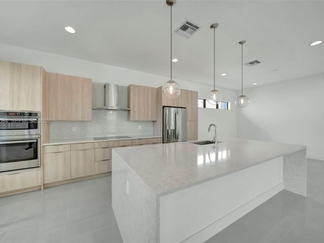 Дом в аренду по адресу 1427 SW 23rd St 1427 - фото 7483198