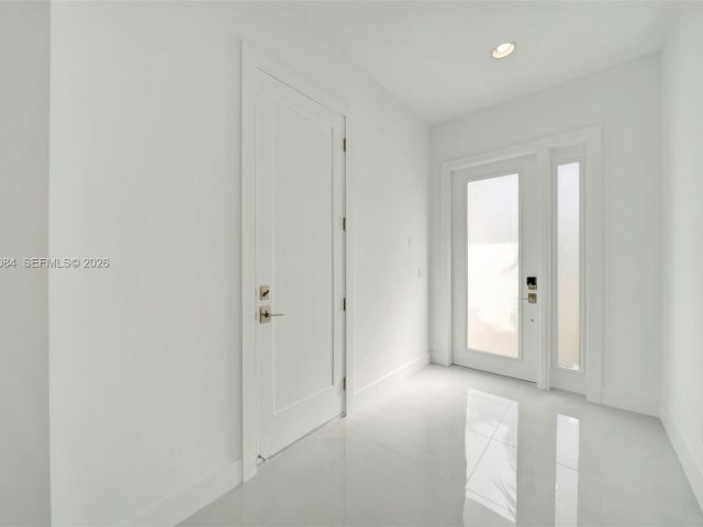 Дом в аренду по адресу 1427 SW 23rd St 1427 - фото 7483206