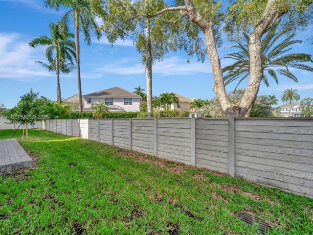 Дом в аренду по адресу 1427 SW 23rd St 1427 - фото 7483212