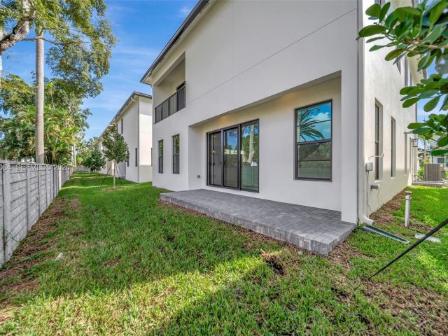 Дом в аренду по адресу 1427 SW 23rd St 1427 - фото 7483214