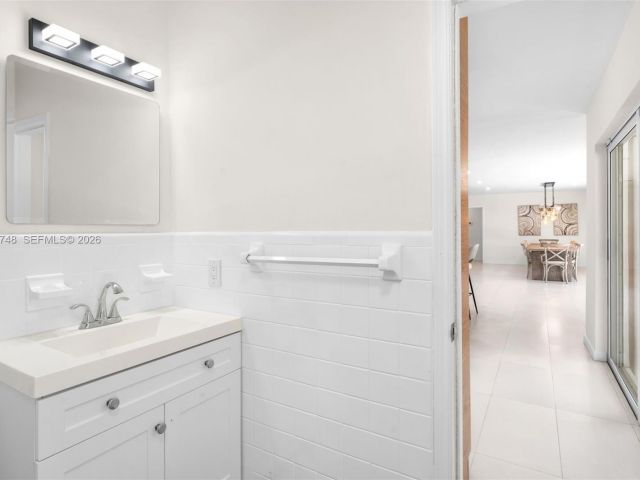 Дом в аренду по адресу 1525 Diplomat Pkwy - фото 7473011