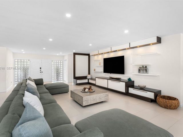 Дом в аренду по адресу 1525 Diplomat Pkwy - фото 7473015