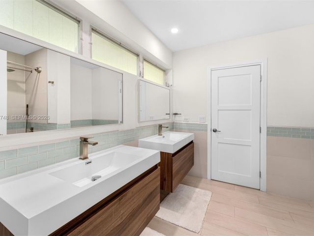 Дом в аренду по адресу 1525 Diplomat Pkwy - фото 7473019