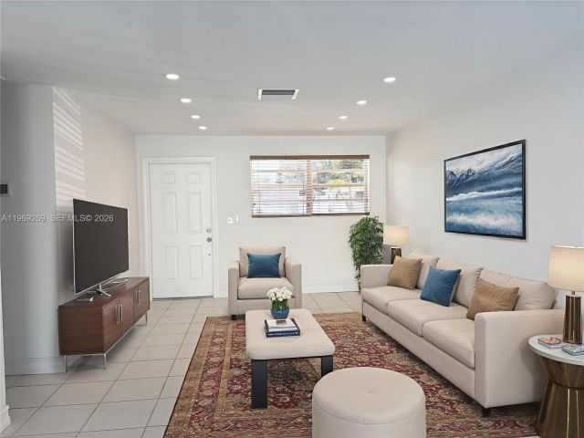 Продажа дома по адресу 6751 Cleveland St - фото 7535545