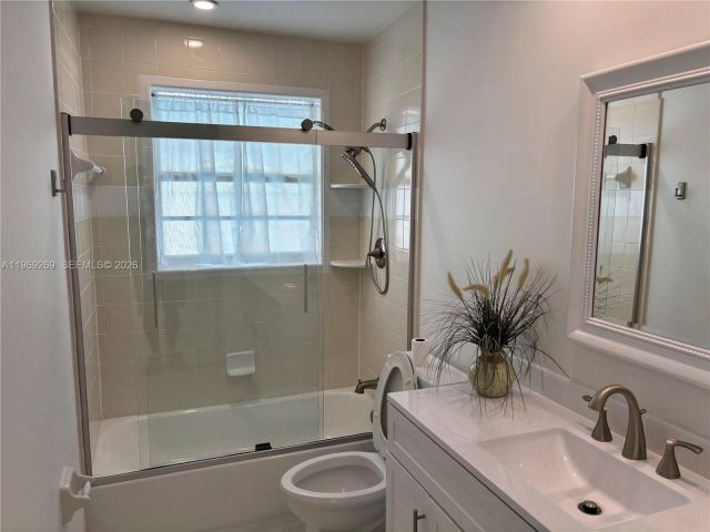 Продажа дома по адресу 6751 Cleveland St - фото 7535546