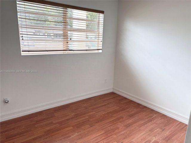 Продажа дома по адресу 6751 Cleveland St - фото 7535554