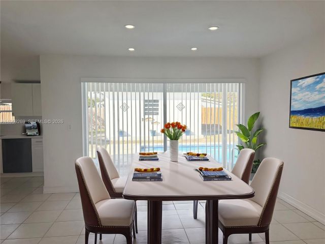 Продажа дома по адресу 6751 Cleveland St - фото 7535555